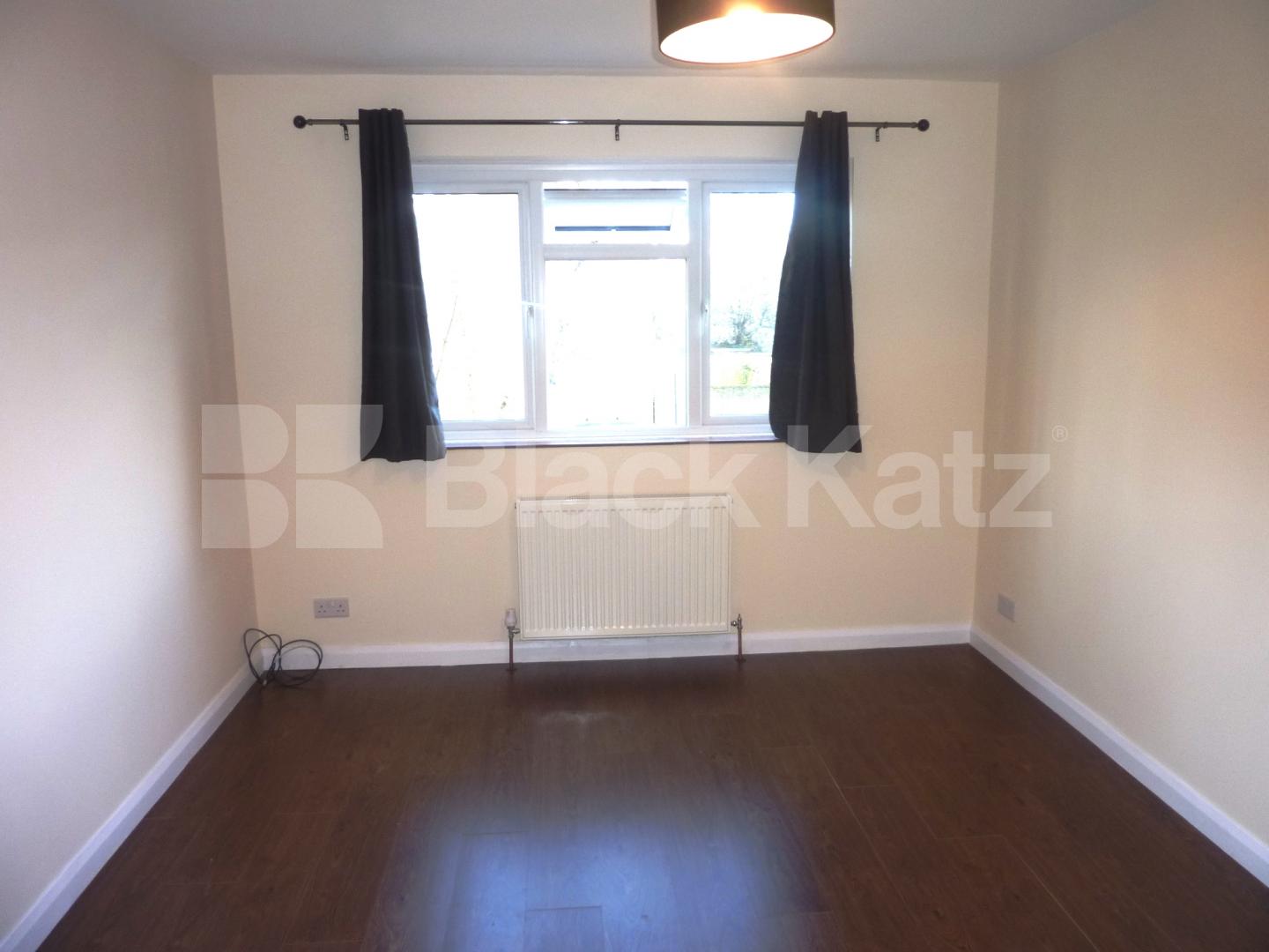 			SPACIOUS 1 BED WITH LARGE KITCHEN DINER!, 1 Bedroom, 1 bath, 1 reception Flat			 Hilldrop Crescent, TUFNELL PARK
